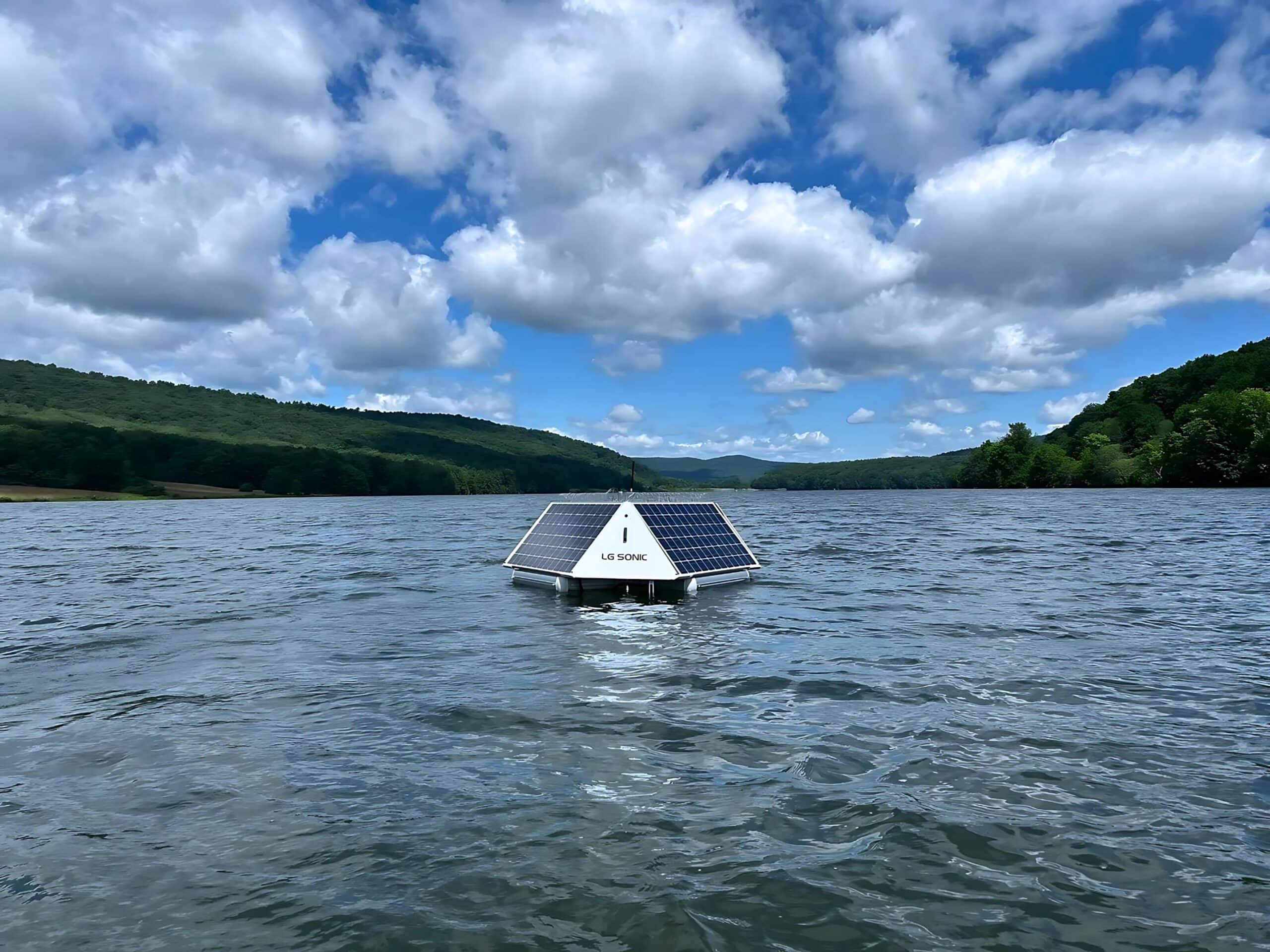 智能藻類控制:安裝在湖中的 MPC-Buoy